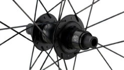 ZIPP 303 Firecrest® Carbon Tubular Disc Center Lock Laufradsatz 11 ZIPP 303 Firecrest® Carbon Tubular Disc Center Lock Laufradsatz -Rad Zentrum Geschaft 347410
