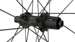 Dt-swiss P 1800 SPLINE 32 Disc Center Lock 28" Laufradsatz 10 Dt-swiss P 1800 SPLINE 32 Disc Center Lock 28" Laufradsatz -Rad Zentrum Geschaft 437076