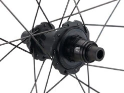 ZIPP 858 NSW Carbon Tubeless Disc Center Lock Laufradsatz Modell 2023 -Rad Zentrum Geschaft 461871
